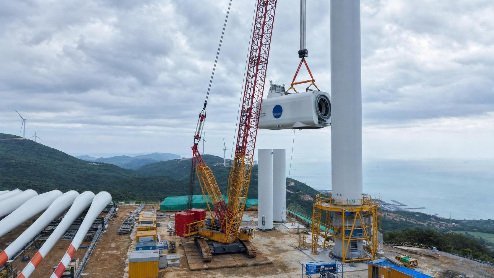 Wind Power Crane Operations Planning: Lift Sequencing, Weather Windows, and Risk Control
