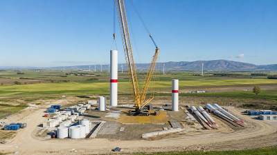 Wind Turbine Erection in Germany: Key Cost Drivers, Crane Limits, and Site Risks
