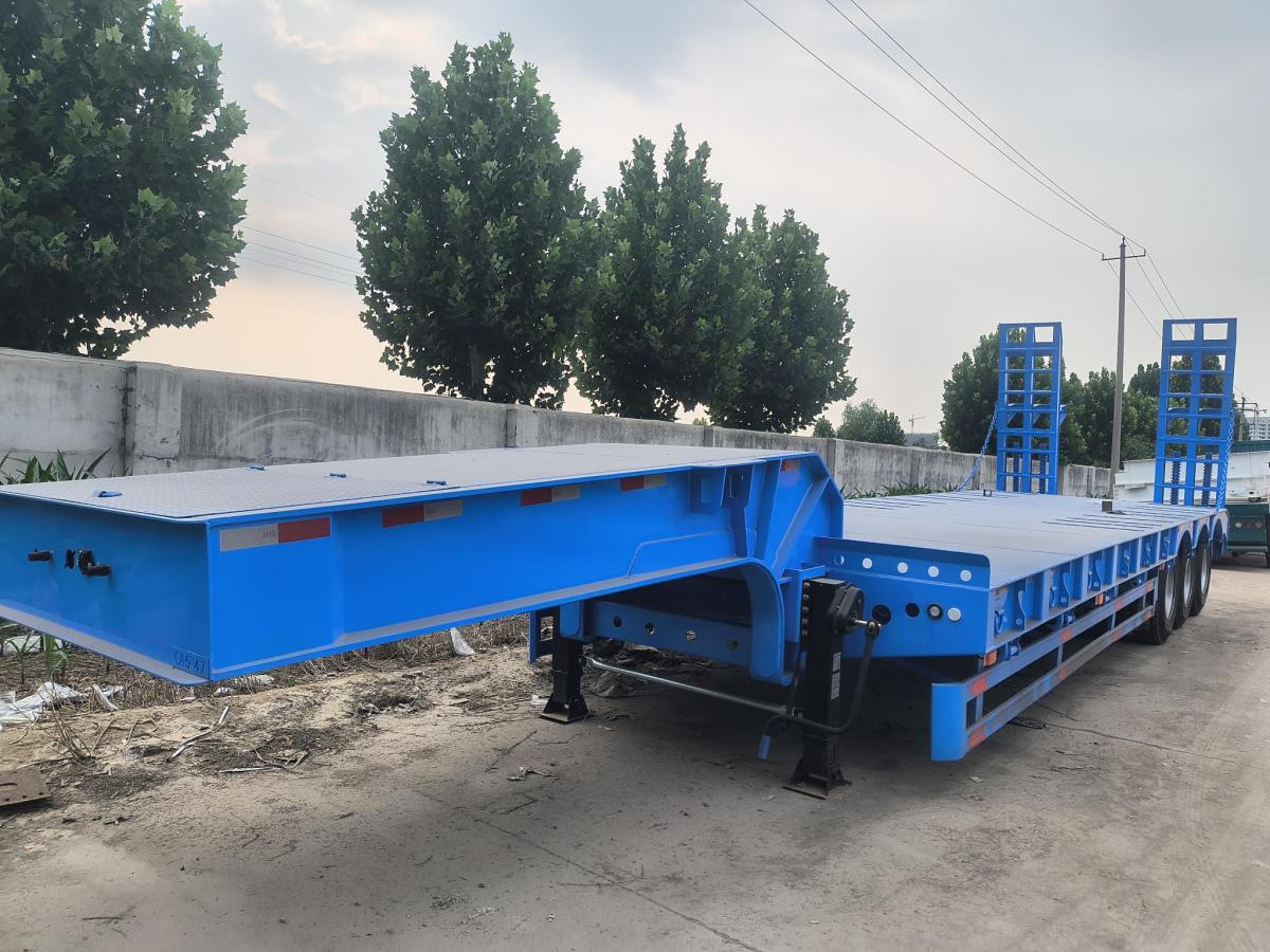 3 Axle Lowbed Semi Trailer (7) 3 Axle Lowbed Semi Trailer