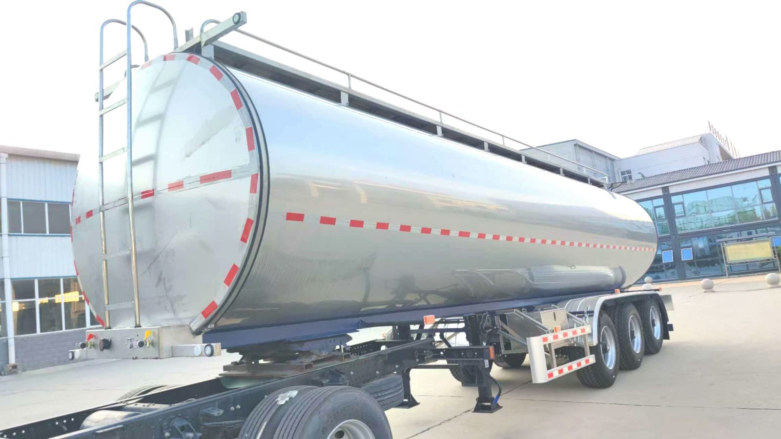 3 Axle 30000L Stainless Steel Milk Tanker Trailer