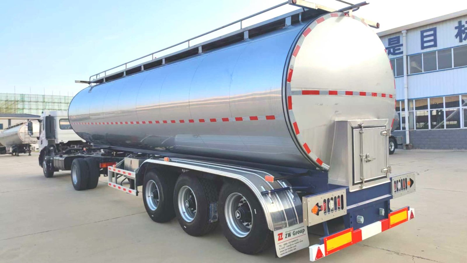 3 Axle 30000L Stainless Steel Milk Tanker Trailer