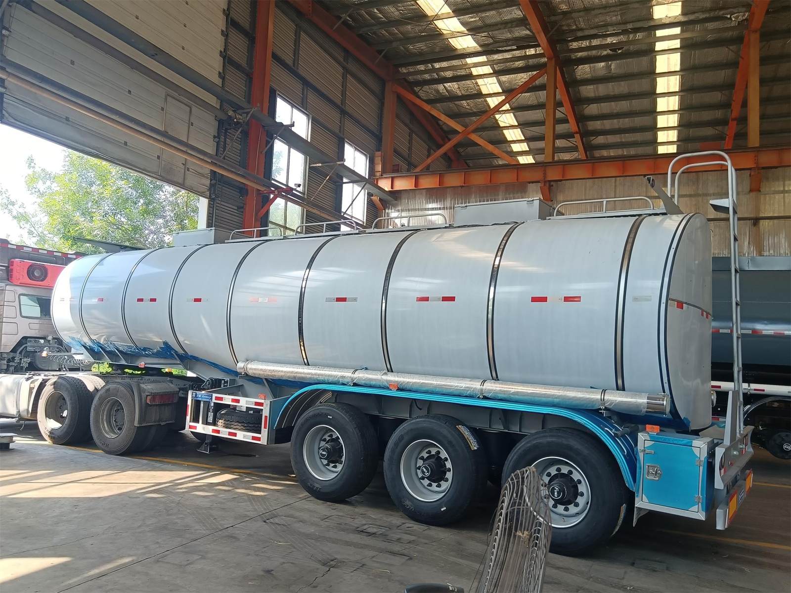 3 axle 45000L Stainless Steel Tanker Semi Trailer