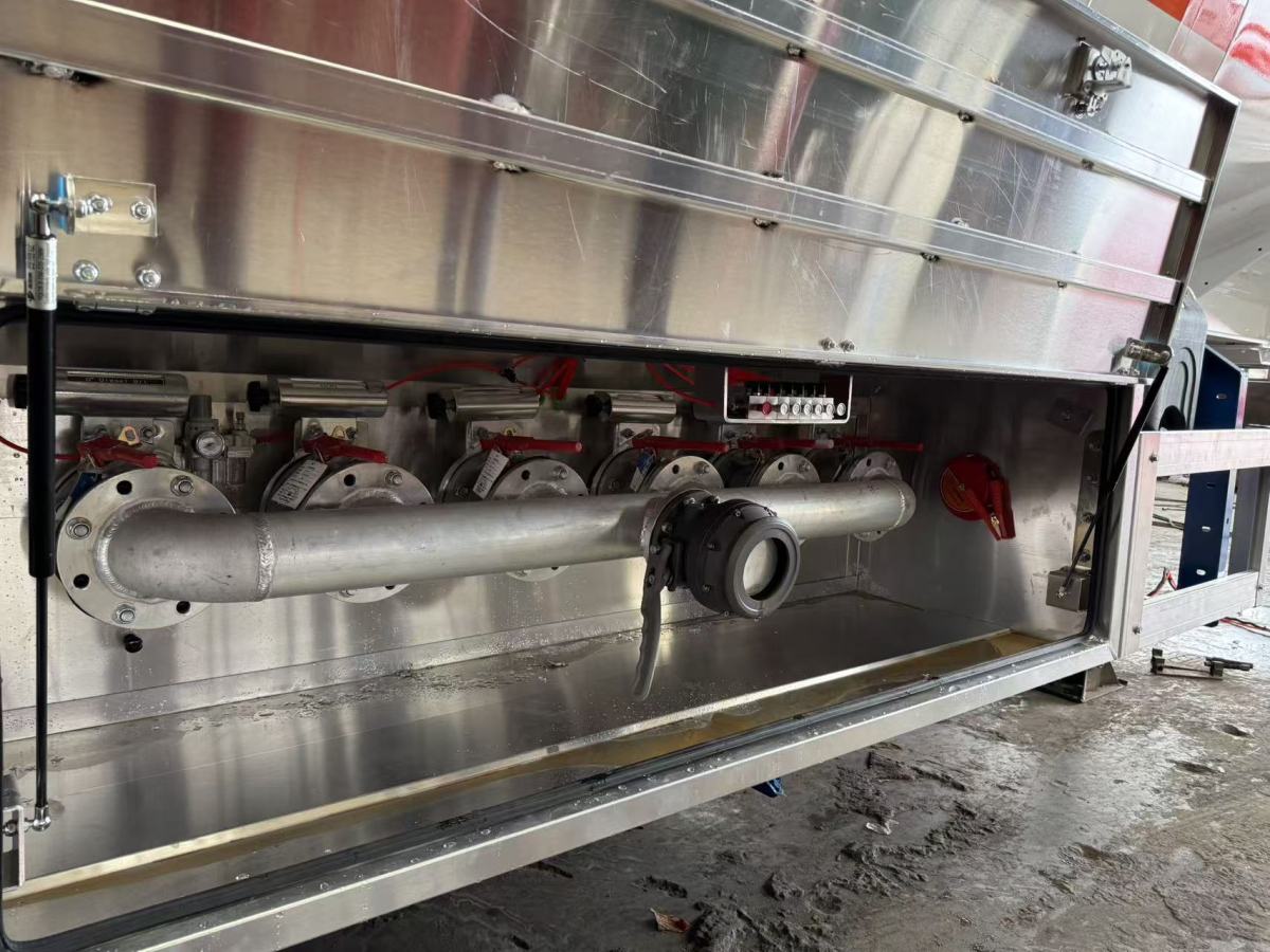 Lightweight Aluminum Fuel Tanker Semi Trailer