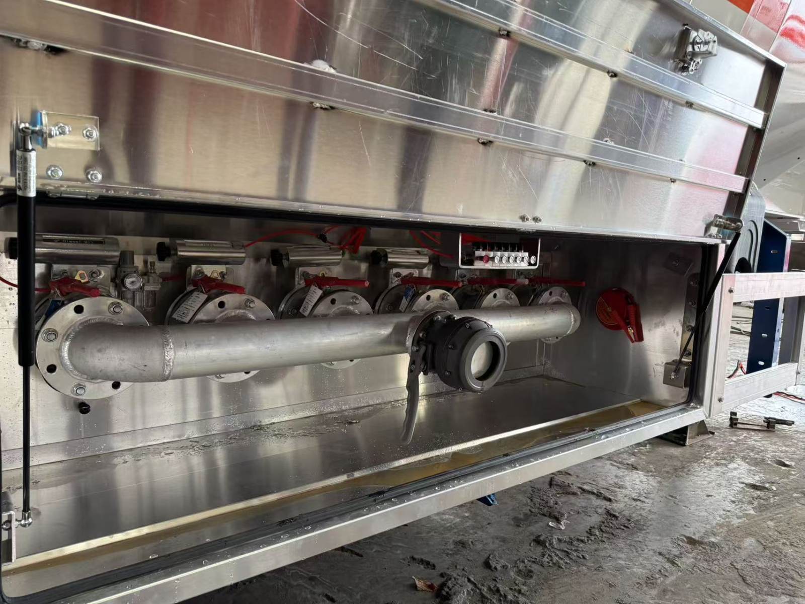 Lightweight Aluminum Fuel Tanker Semi Trailer