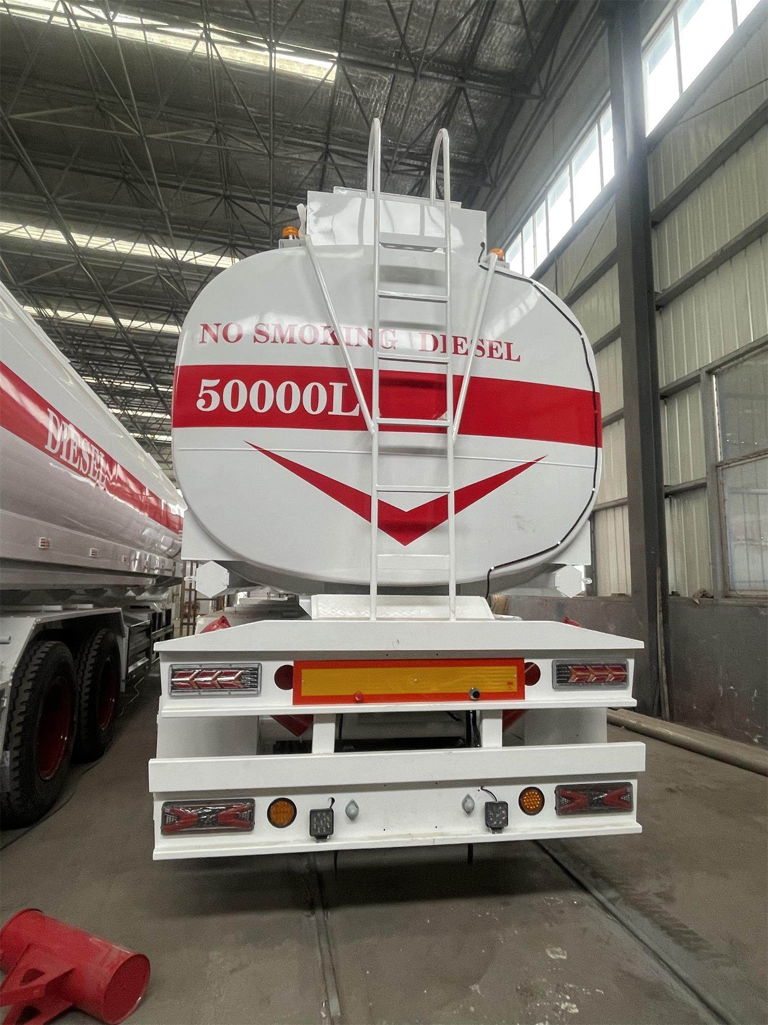 2 Axle 50m³ Carbon Steel Fuel Tanker Semi Trailer
