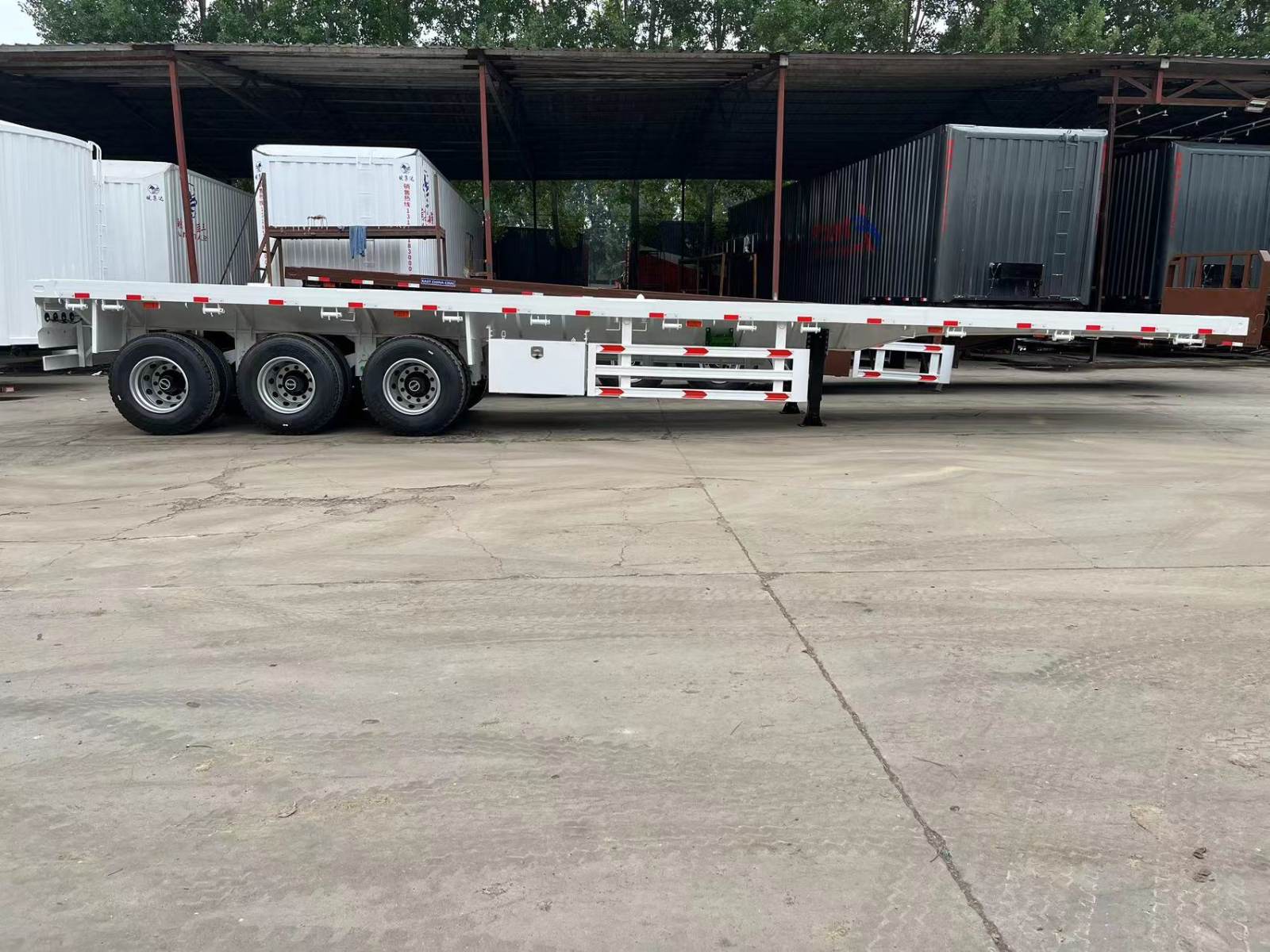 Factory Price 3 Axle Flatbed Semi Trailer