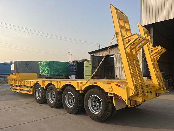 4 Axle Heavy Duty Lowbed Trailer 4 Axle Heavy Duty Lowbed Trailer
