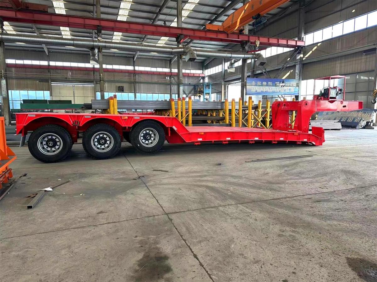 e0990461fae742556fcaf190b37c7f4 3 Axle Removable Gooseneck lowbed trailer