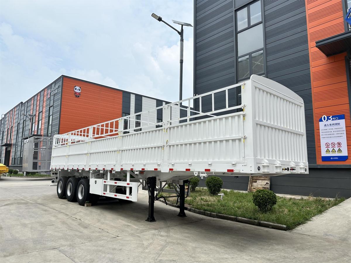 3 Axle Fence Semi Trailer (6) 1786697769946812831582097408.jpg@!w400