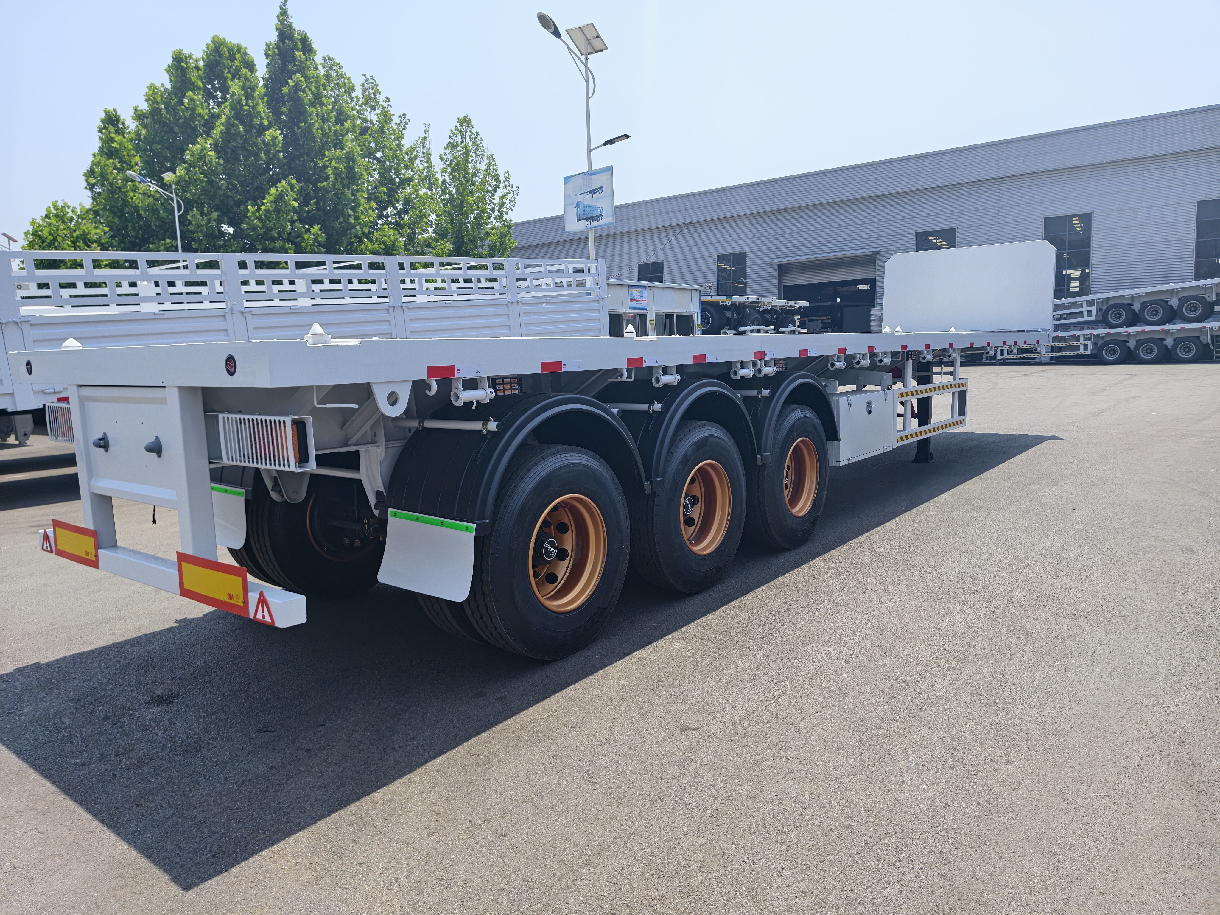 3 Axle Flatbed Trailer(2)