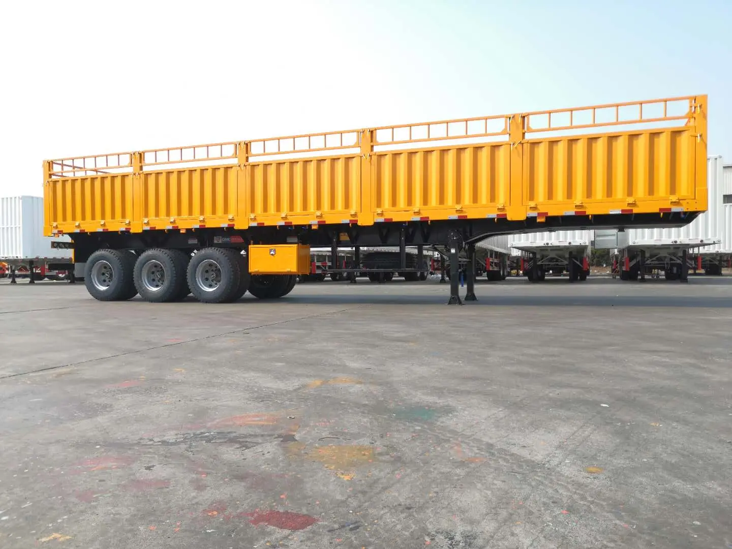Semi Trailer Pagar Sisi Tinggi 3 Sumbu untuk Kargo Curah