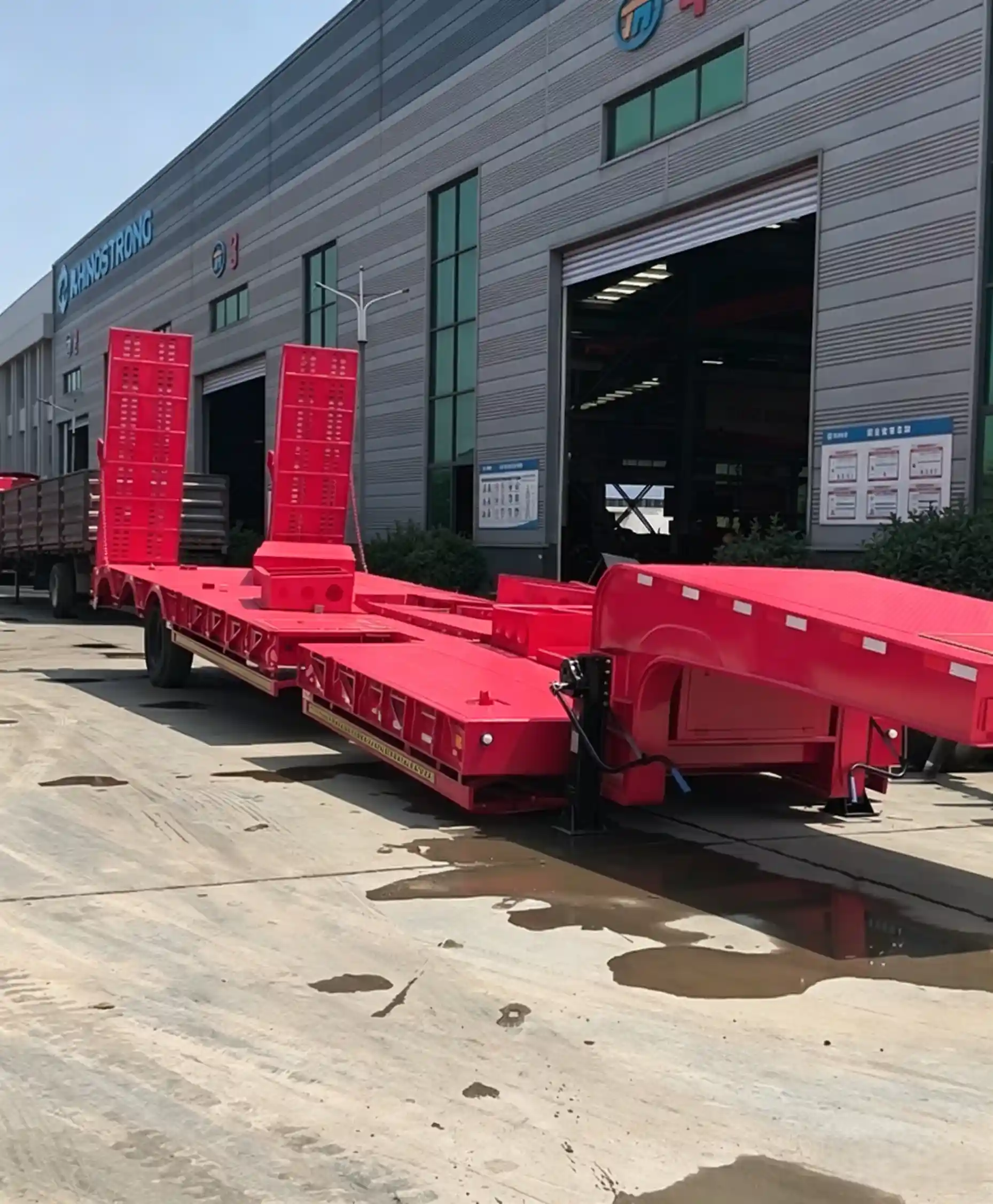 Trailer Lowbed 3 Gandar yang Dapat Diperpanjang