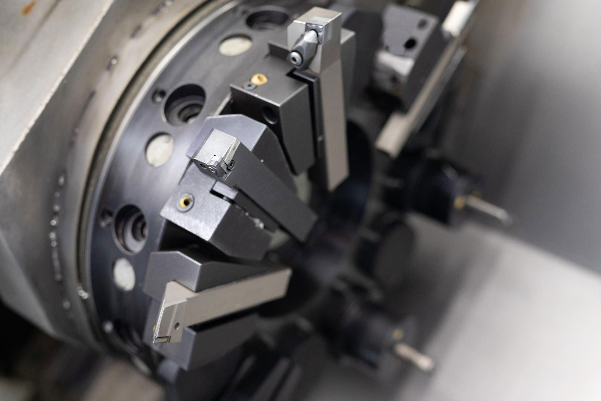 Batch delivery of large slewing bearing rings and gear rings to customers in the construction machinery industry.