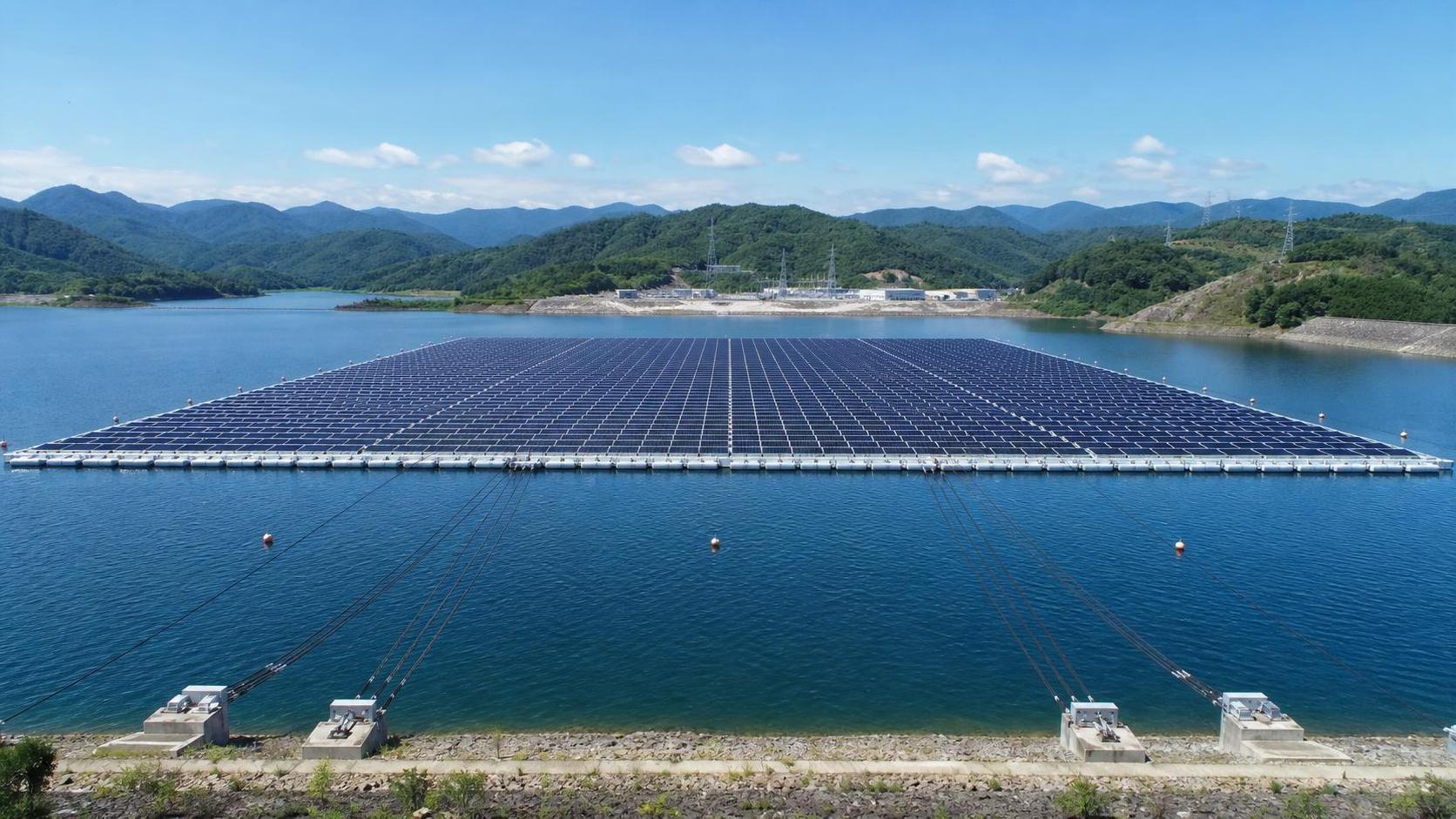 Floating Solar Farm Design: Site Conditions, Mooring Choices, and Yield Factors Explained
