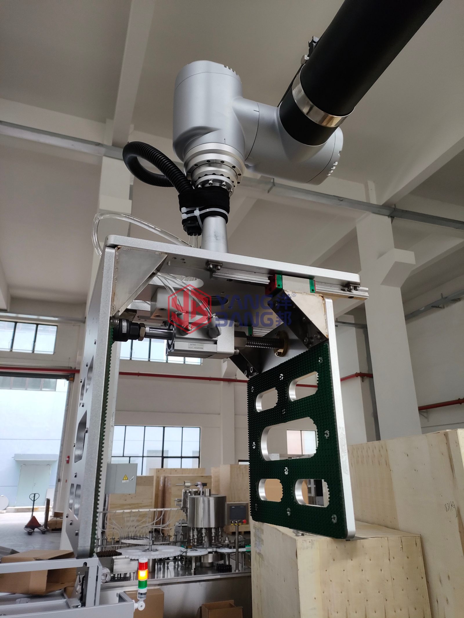 YB-MD35L China Factory High Efficiency Automatic Palletizer for Mineral Water Carton Box and Drinking Water Case Packing Line
