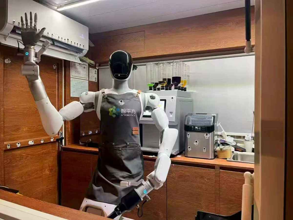 Join forces between giants Tabletop Cocktail Machine Partners with AI²Robotics for Robotic Beverage Service