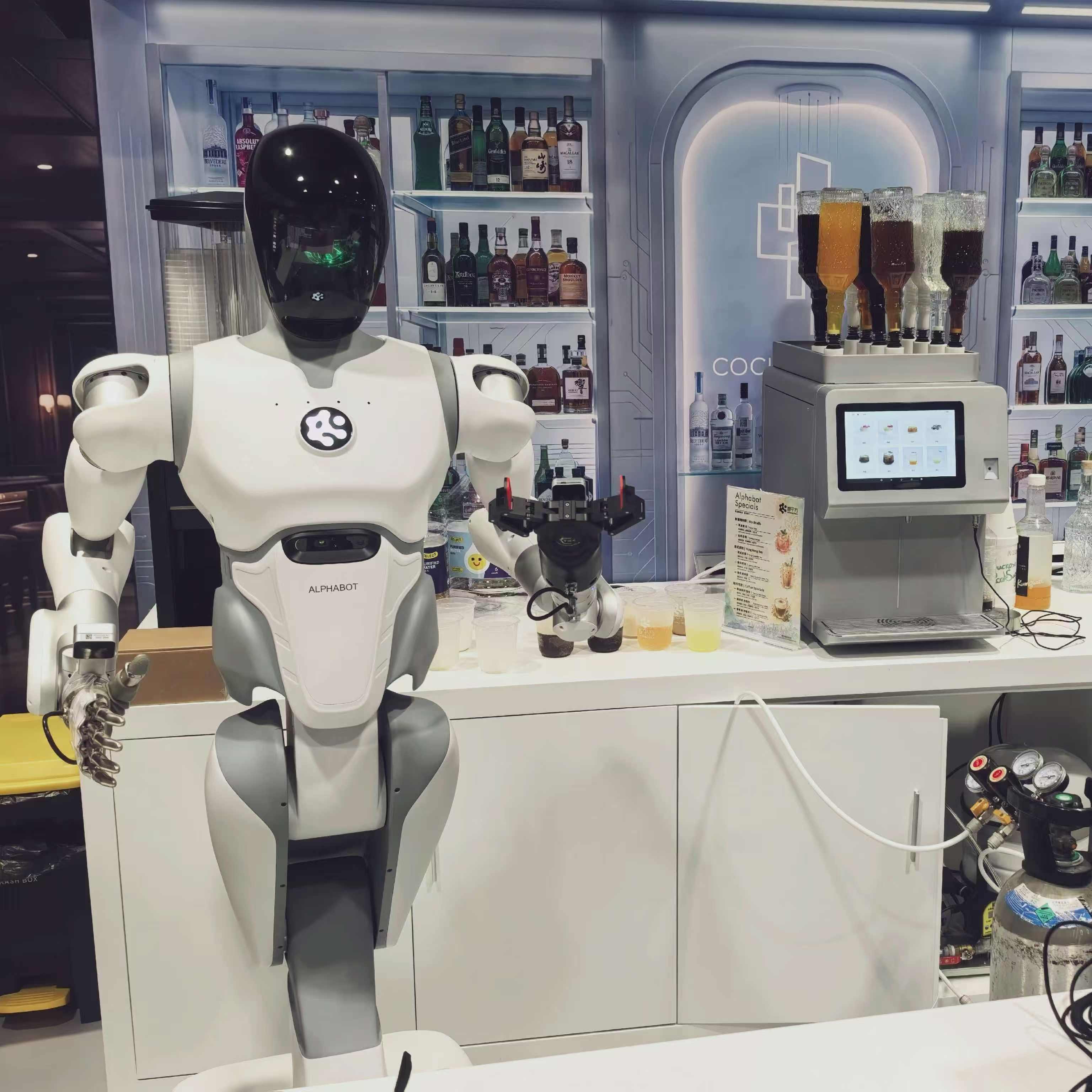 Tabletop Cocktail Machine Partners with AI²Robotics for Robotic Beverage Service