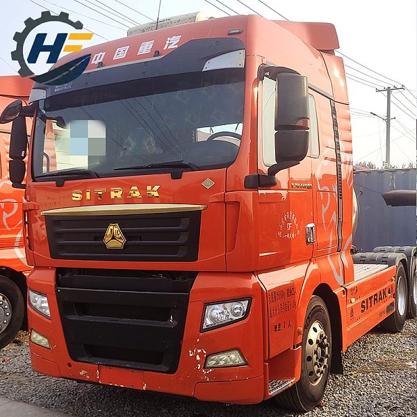 Sinotruk C7H Heavy Truck 440HP 6x4 CNG Tractor