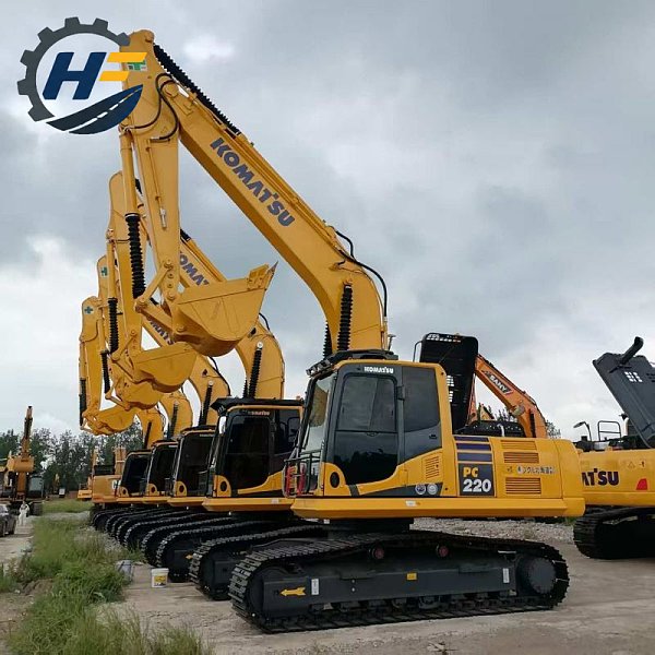 Komatsu PC220 Excavator