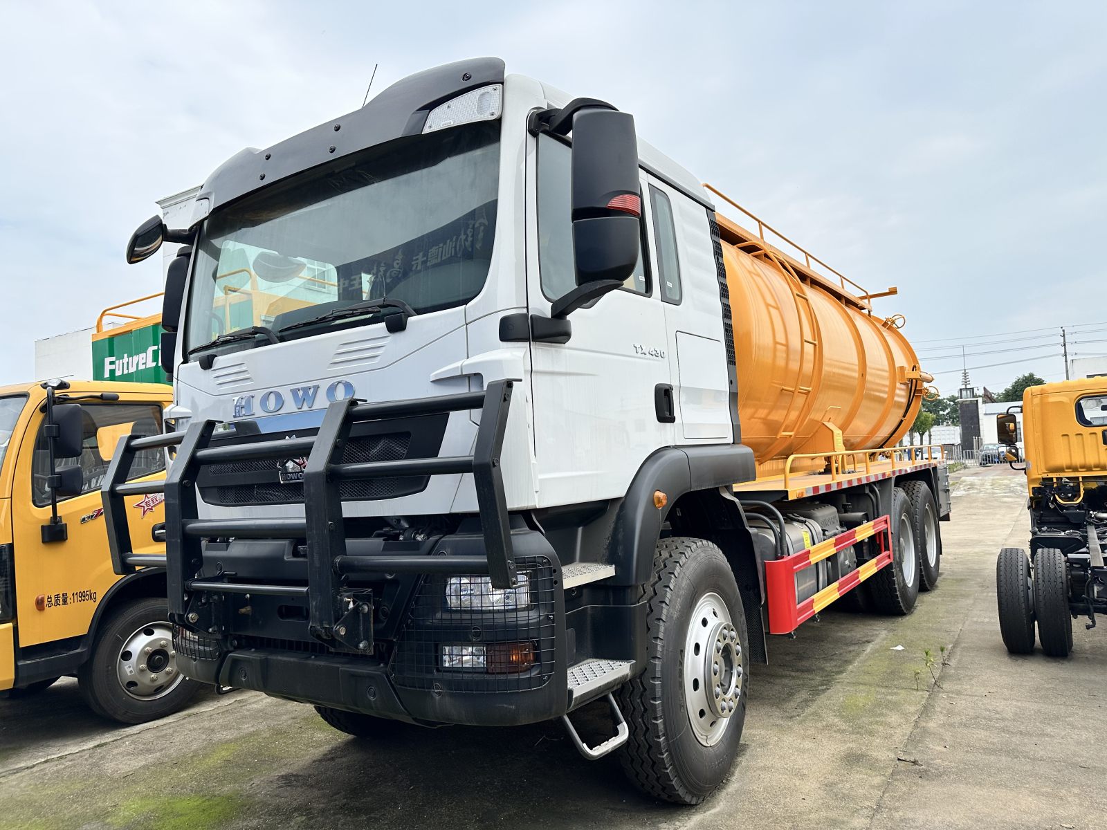 شاحنة شفط مياه الصرف الصحي HOWO TX430 6x4