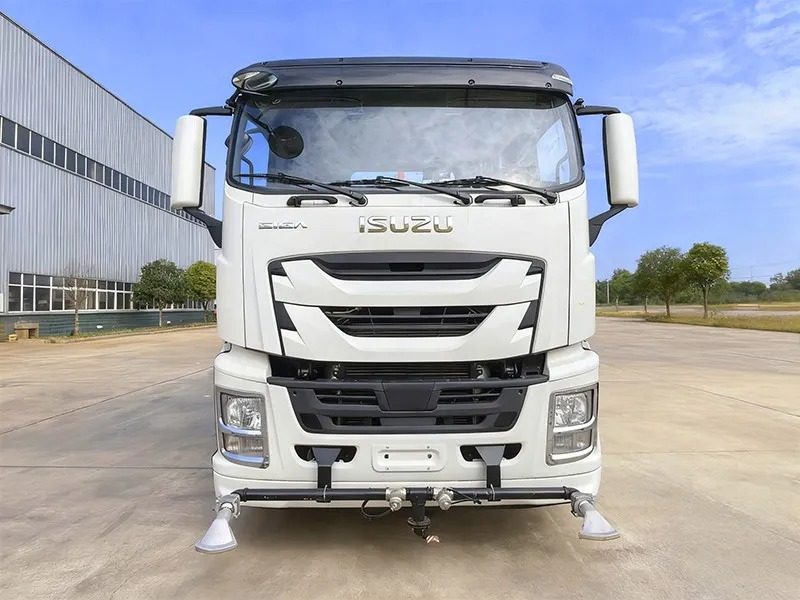 ISUZU 4x2 15CBM شاحنة رش المياه