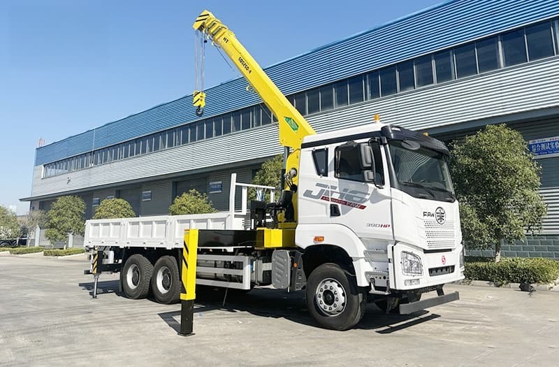 FAW JH6 Truck crane (6)