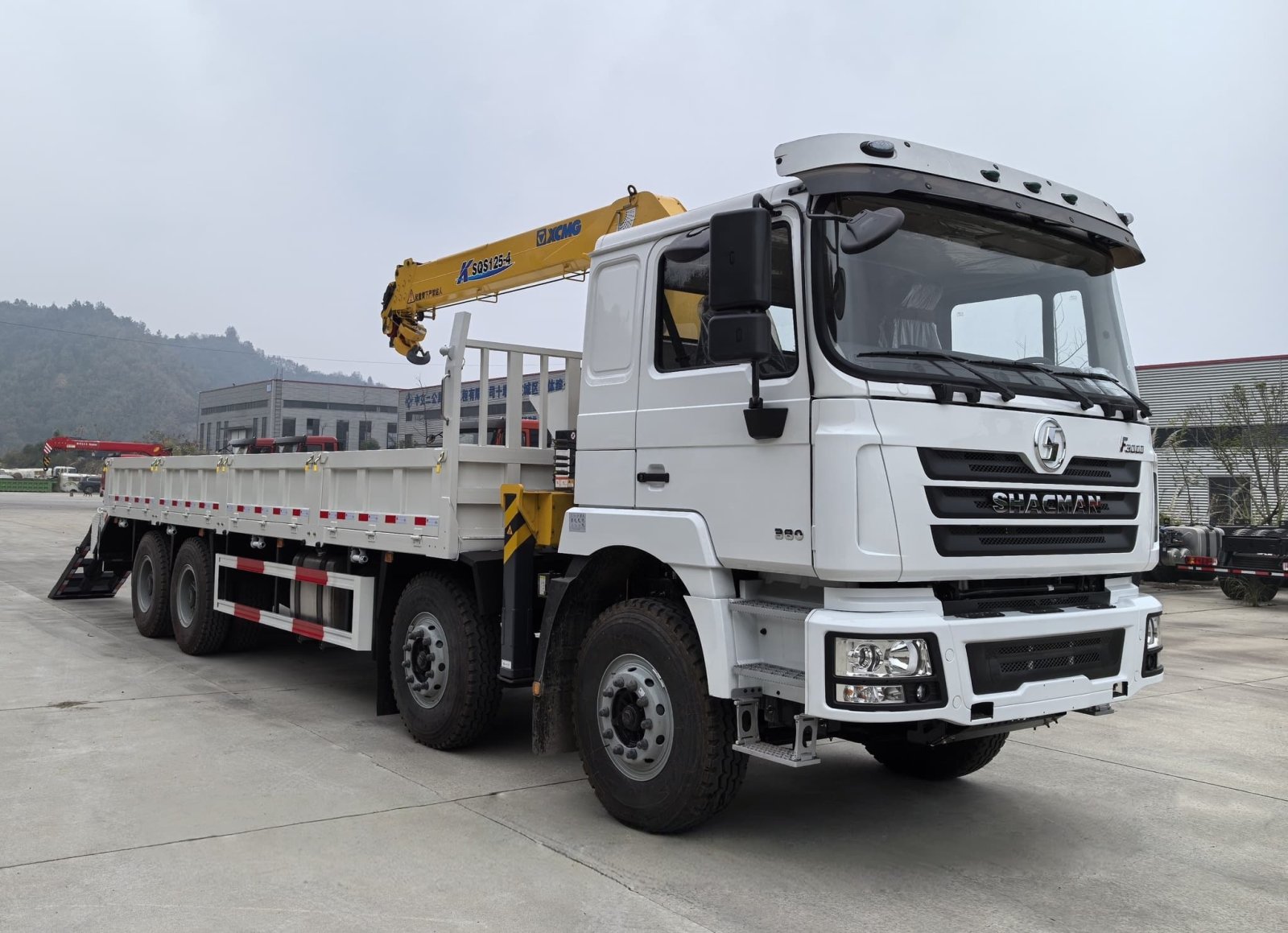 SHACMAN F3000 شاحنة رافعة مثبتة مع XCMG
