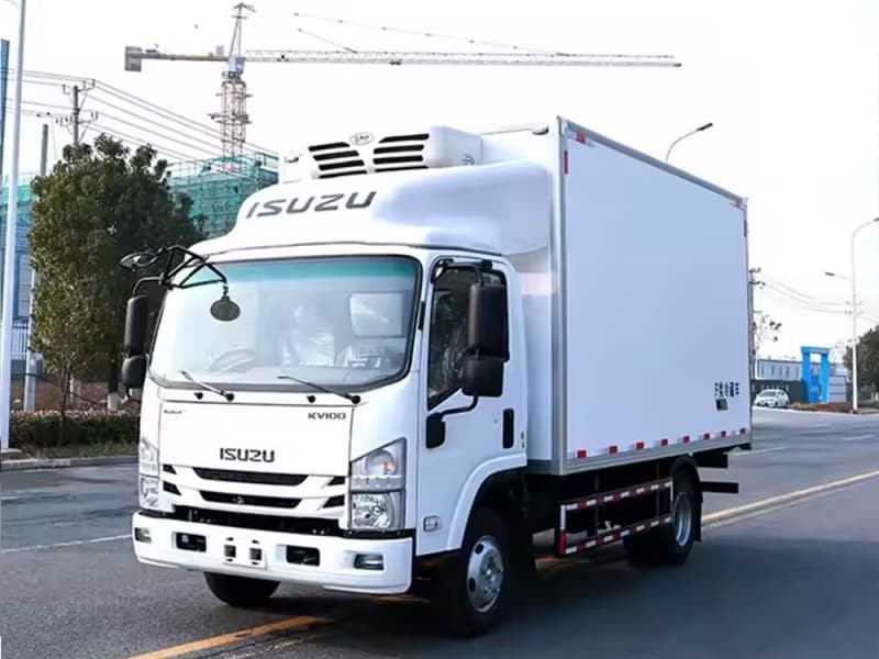 ISUZU truck (4) ISUZU truck (4)