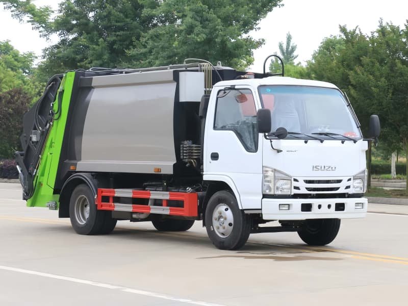 شاحنة ضغط النفايات ISUZU 6CBM