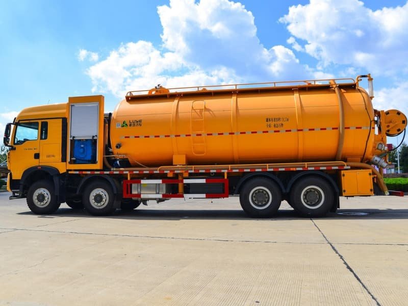 شاحنة HOWO TX7 8x4 لشفط مياه الصرف الصحي بالتفريغ