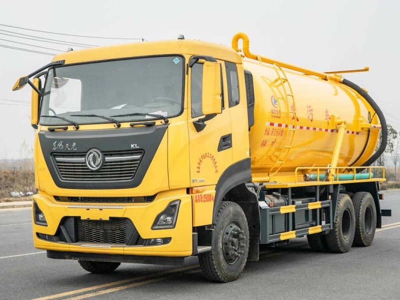 DONGFENG 6x4 شاحنة شفط مياه الصرف الصحي بالتفريغ