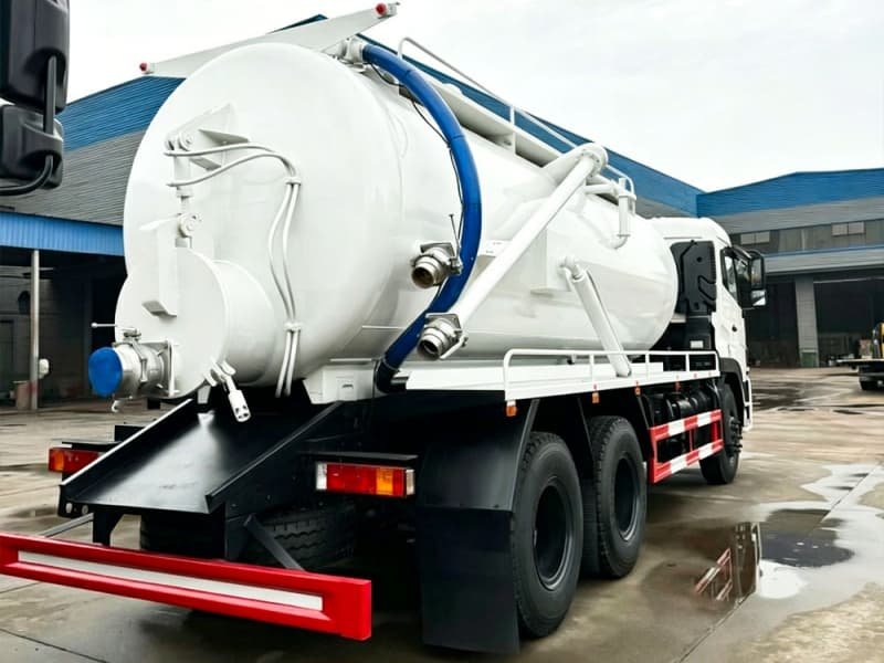 DONGFENG 6x4 15 CBM شاحنة شفط مياه الصرف الصحي بالتفريغ