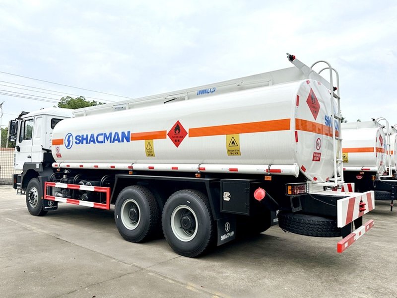 شاحنة صهريج وقود SHACMAN F3000 6x4