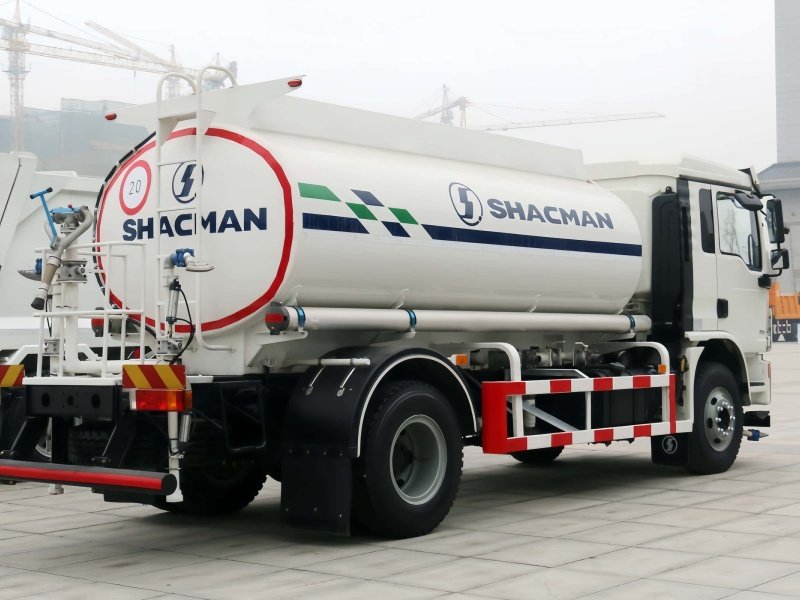 SHACMAN L3000 4x2 شاحنة صهريج مياه