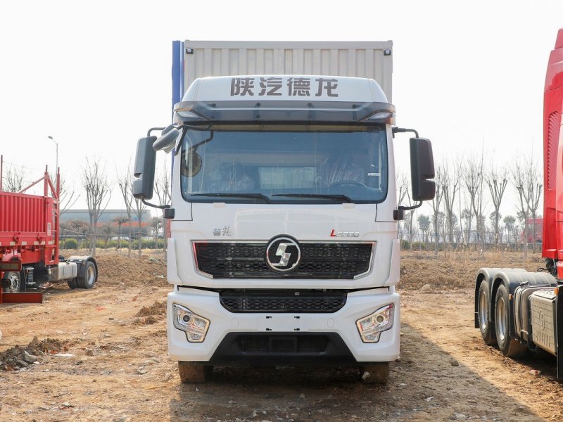 شاحنة صندوقية SHACMAN L5000 4x2