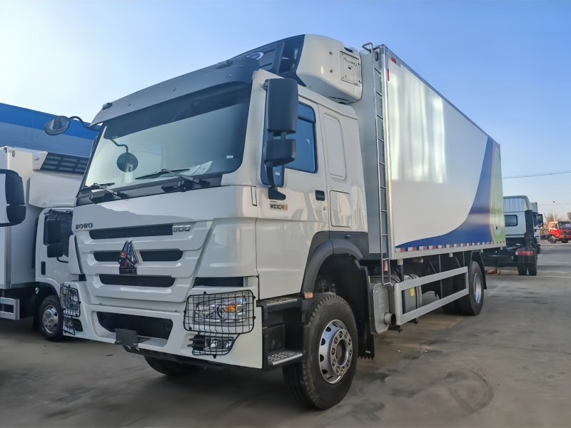 شاحنة مبردة SINOTRUCK HOWO 4x2