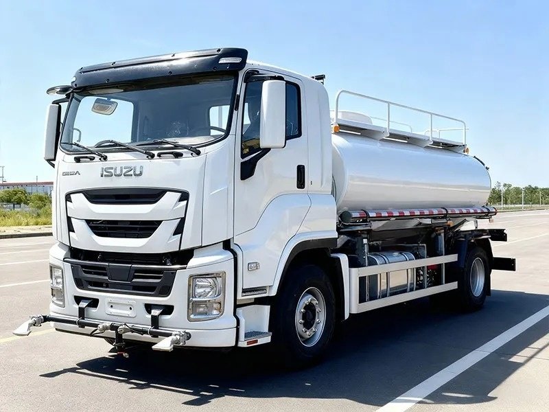 ISUZU 4x2 15CBM Camion arroseur