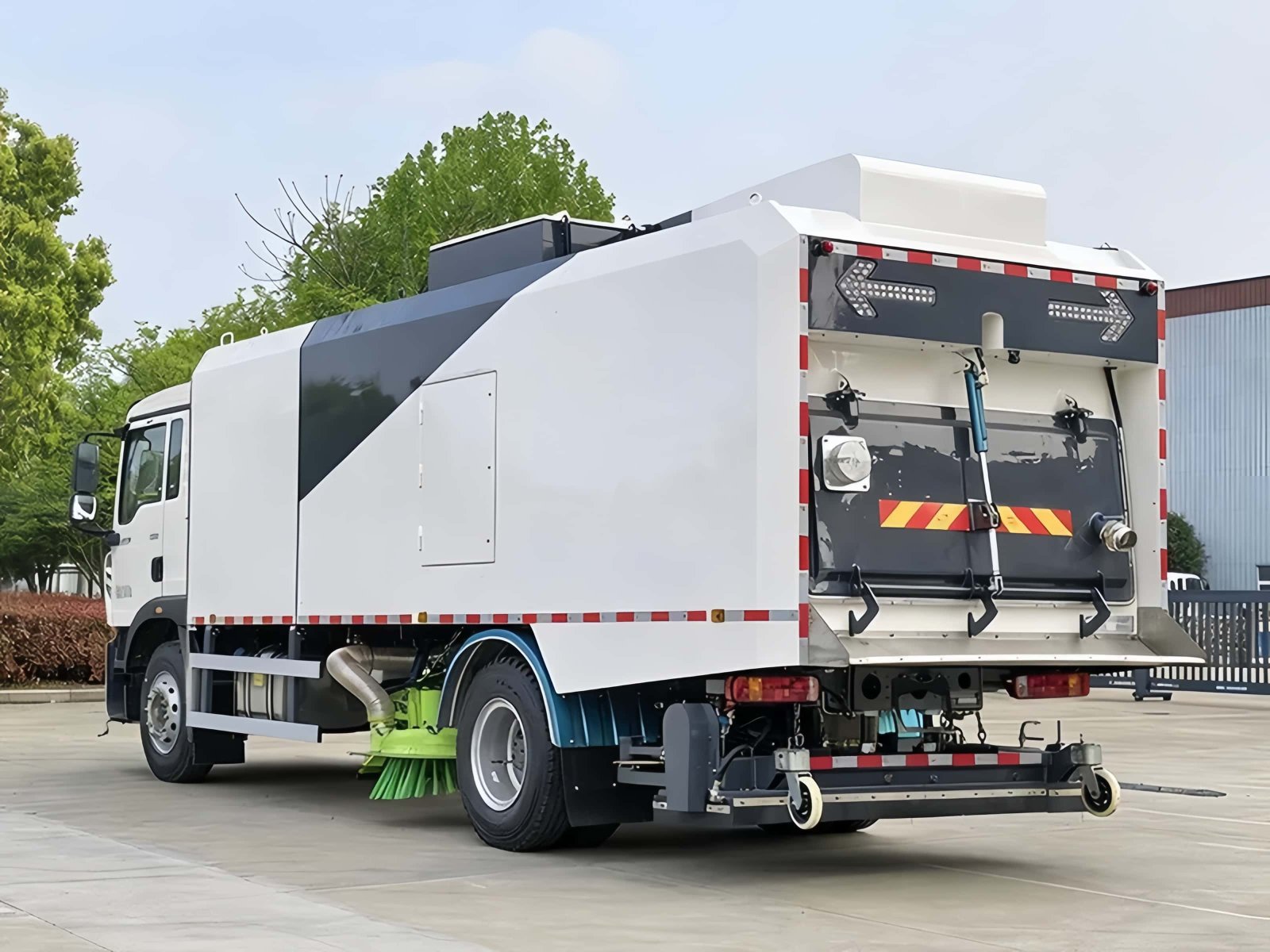 Camion balayeuse de voirie HOWO 4x2