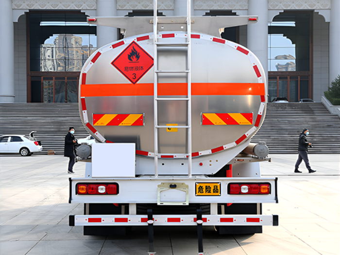 Camion-citerne à carburant SHACMAN L3000