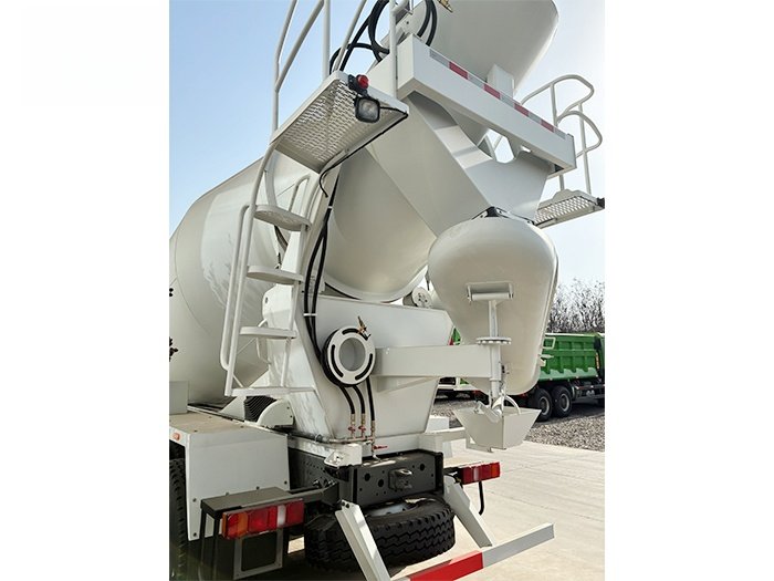 Camion malaxeur à béton HOWO NX 371 14cbm