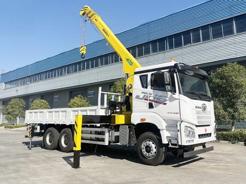 Camion-grue FAW JH6 6x4 390HP