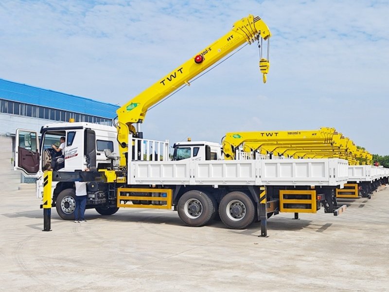 Camion-grue FAW JH6 6x4 390HP