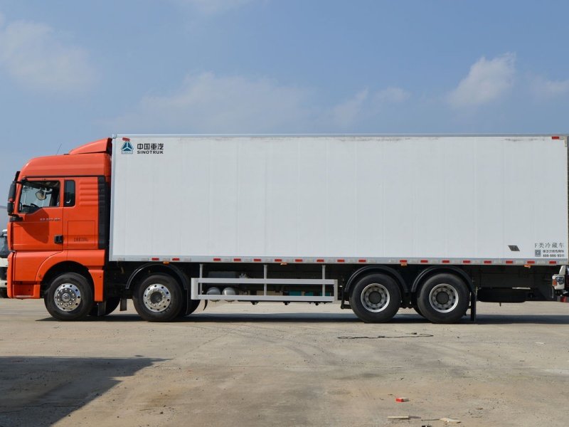 Camion frigorifique SINOTRUCK SITRAK G7 8x4