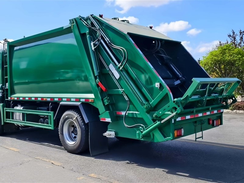 Camion compacteur de déchets ISUZU GIGA d'occasion 12CBM
