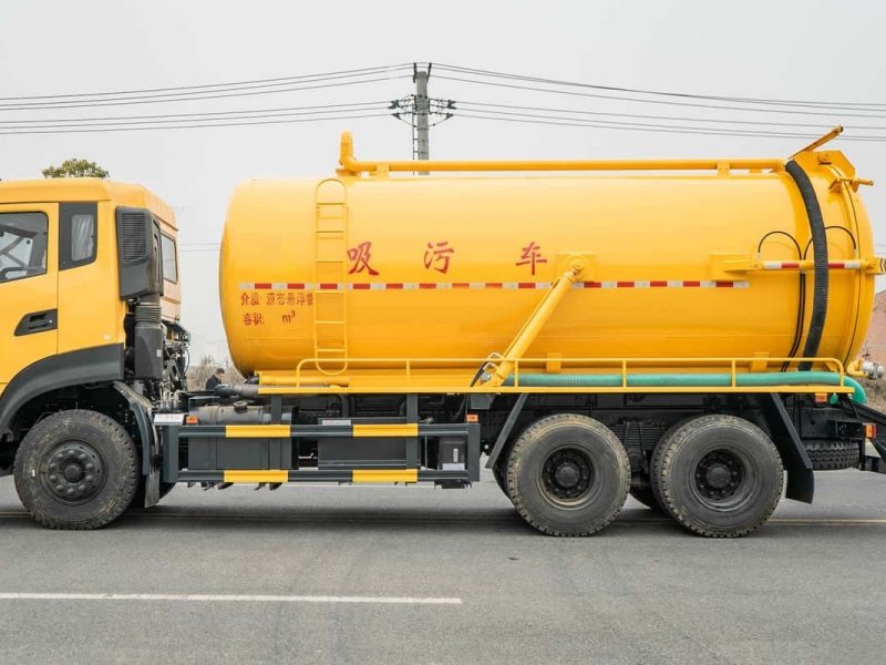 Camion d’aspiration des eaux usées sous vide DONGFENG 6x4