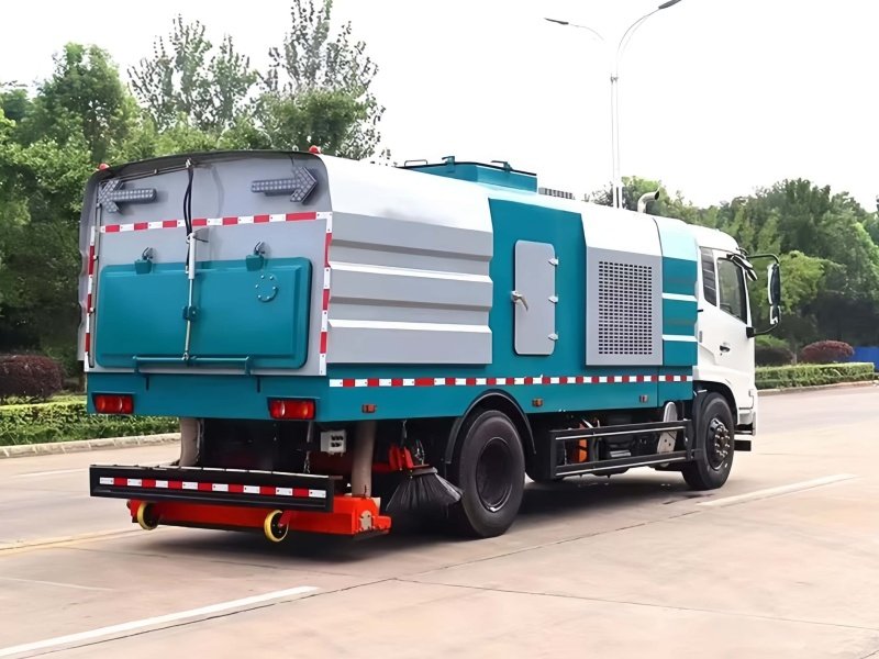 Camion balayeuse routière DONGFENG 4x2 9 CBM