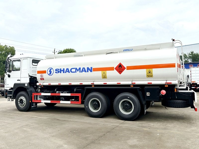 Camion-citerne à carburant SHACMAN F3000 6x4