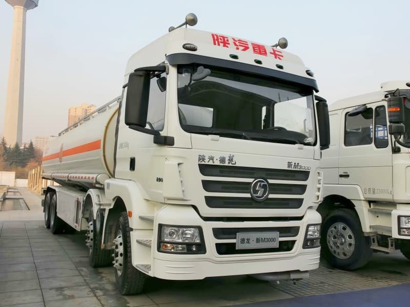 Camion-citerne de carburant SHACMAN M3000