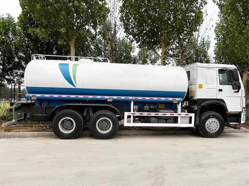 Camion-citerne à eau HOWO 6x4 400HP