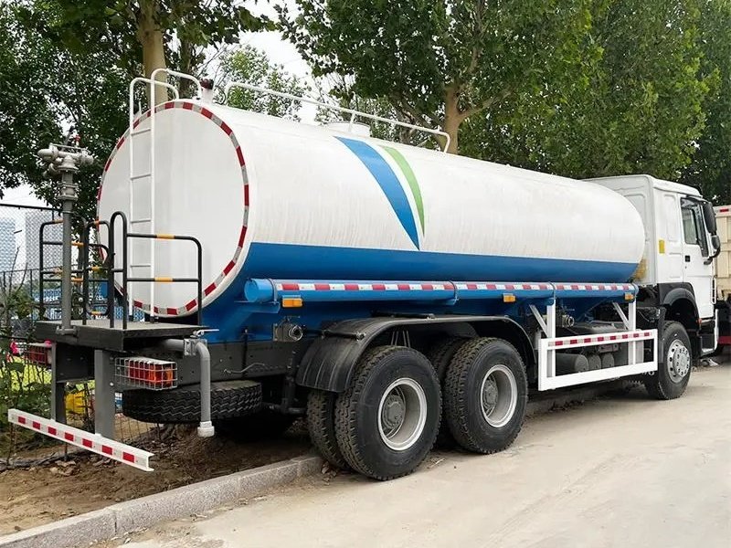 Camion-citerne à eau HOWO 6x4 400HP